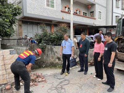 共用道路私建水塔阻碍通行！五华法院执结一起相邻通行纠纷案，拆除路障