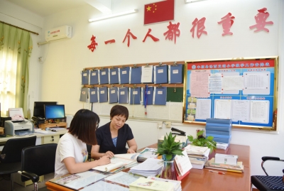 用爱托起孩子的美好未来！记丰顺县汤西镇双湖小学校长陈秀红