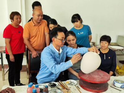 二十大代表在基层｜丘汉松：推动陶瓷产业在创新中发展，培养高素质陶瓷技艺传承人