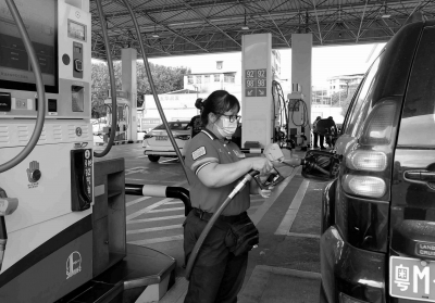 今晚调油价！92号汽油重回“7元时代”