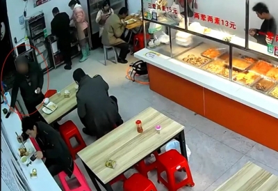 贪！五华一男子在快餐店里“顺手牵羊”，结果栽了...