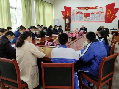 张运全到学校宣讲党的二十大精神并讲授思政课：坚持立德树人 抓好思政教育