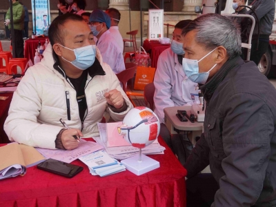 政策解读、义诊赠药...这场活动，让梅州群众切实感受医保政策的温暖！