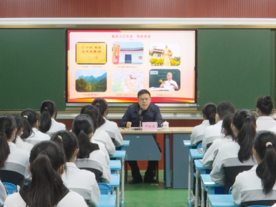 刘裕君走进华侨中学上思政课：以赤子之心争当苏区融湾的生力军