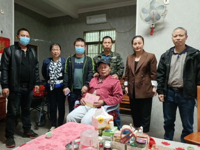 丰顺县侨联开展“送温暖”活动，为困难归侨送上慰问金及御寒衣