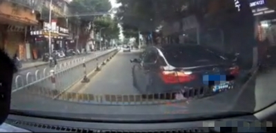 斗气别车行为遭谴责，交警传唤调查处理