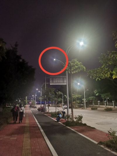 路灯频繁“眨眼”，路人直呼晃眼！相关部门：将尽快修复