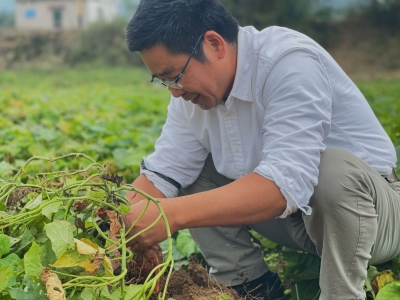 蕉岭县长潭镇新泉村驻村第一书记竺林：钢琴教授弹起山村致富曲
