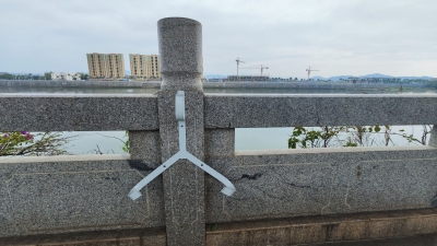 河堤边救生圈和配套绳索不翼而飞！相关部门称近日将换新，望市民爱护救生设备