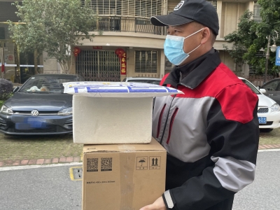 劳动创造幸福丨派送温暖！梅州快递小哥在奔跑中传递“年味”，也收获幸福！