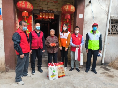 迎新春送温暖！志愿者到梅县区新城办富贵社区慰问高龄老人