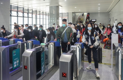 梅州西站迎来节前客流高峰，预计将持续至20日