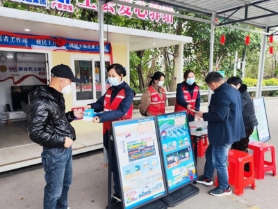 兴宁团市委组织开展“平安春运”志愿服务活动