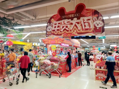 蕉岭：张灯结彩备年货 “如火如兔”迎新春