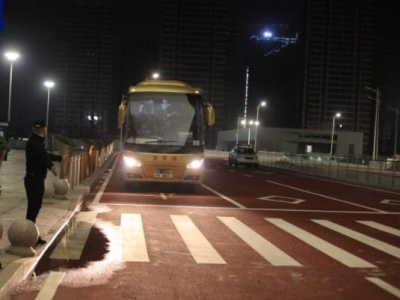 恢复与内地通关，首批香港入境旅客抵达广东珠海