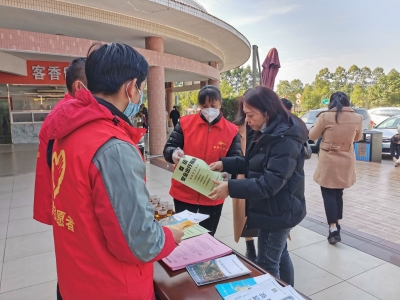 上了一趟厕所，包落服务区了！这里有两则暖新闻！