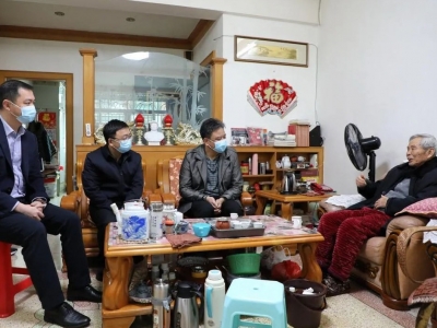 黄增国、凌晓文春节前夕看望慰问退休老干部
