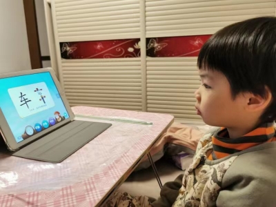 关爱保护未成年人丨假期如何让孩子合理使用电子产品?专家建议家长应有效引导多点陪伴