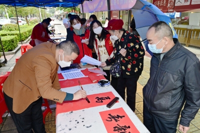 翰墨飘香，挥毫送“福”！梅江区新中社区开展迎新春文化活动