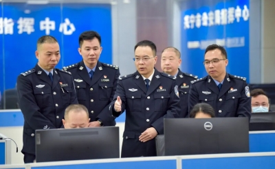 黄伟军督导春节安保工作并看望慰问执勤一线民警、辅警