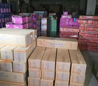 兴宁一自建房内，发现超1000件烟花爆竹！警察赶到→