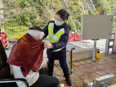 揪心！梅河高速突然出现一受伤行人，救治迫在眉睫！