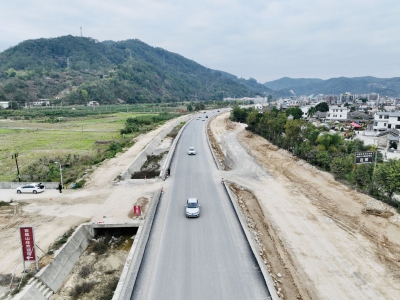 狠抓发展在行动丨春节出行“大礼包”！S221线湖寮至枫朗段公路改造项目实现硬底化通行 