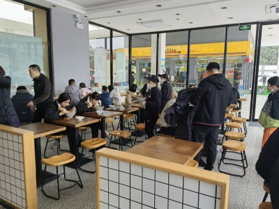 车水马龙！棉洋服务区久违的“烟火气”回来了→