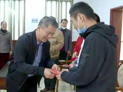 大埔县领导带队开展春节送温暖慰问活动