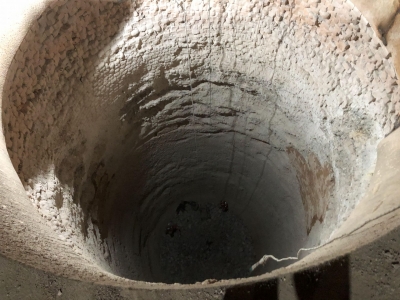 男子掉入深坑，消防紧急施救