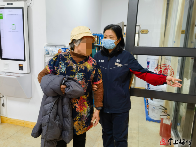 80多岁老人深夜到加油站，细问才知她寻儿途中迷了路…