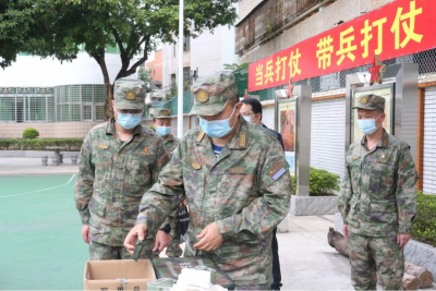 梅州军分区司令员段见云到兴宁检查指导武装工作