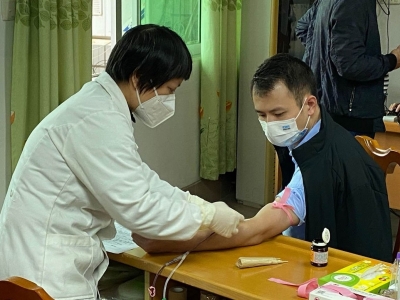 他们，撸起袖子为生命“加油”！