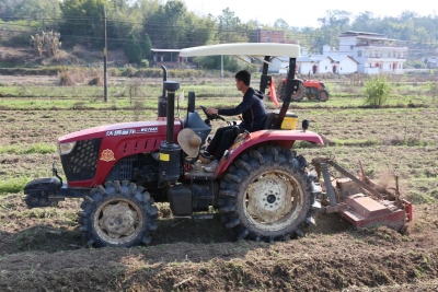 平远：人勤春来早 田间耕作忙