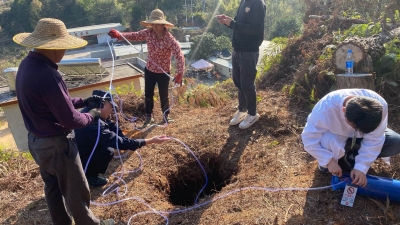 险！女子坠入11米深窑洞…