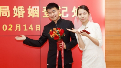 前方齁甜！梅州418对新人“扯证”，迎今年首个领证高峰！