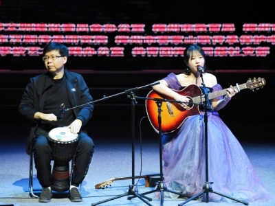 不同流派的跨界碰撞！“龙凤传琪”公益音乐会走进市艺术学校
