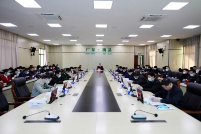 王锋主持召开梅县区政府党组（扩大）会议和区政府常务会议