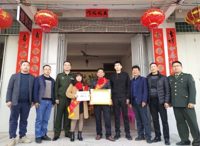 部队立新功，家乡扬美名！丰顺县为荣立“三等功”现役军人家庭送喜报