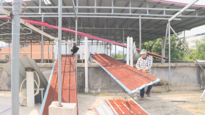 美化城市天际线！梅县区程江镇持续推进铁皮瓦专项整治工作