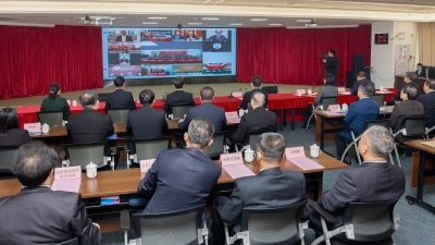 我市举办“云聚客都 共商发展”梅州市海外、港澳台乡亲视频交流会：共叙乡情共商梅州振兴发展大计 