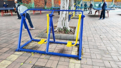 黄金湾社区公园近半器材破损严重