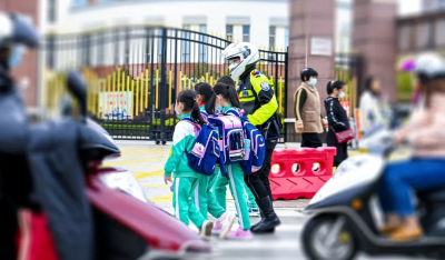 公安部交管局：全力保障新学期学生上下学交通安全