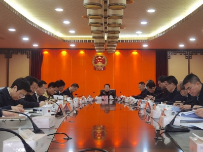 市人大常委会召开党组会议和党组理论学习中心组学习会：狠抓作风建设提升工作效能 努力展现人大新担当新作为