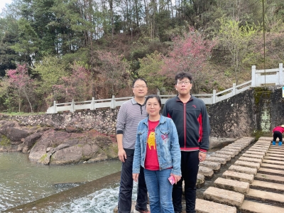 第三届“梅州市文明家庭”丘春燕家庭：生根基层土壤 开出幸福之花 