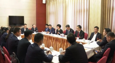 凌晓文在参加分组讨论时强调：明确目标抢抓机遇 创新思路开创发展新局面