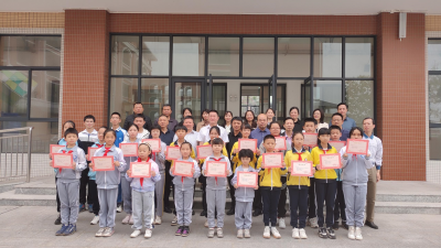 首届暨南大学“培新”励志奖教奖学金颁奖仪式在梅江区会文学校举行