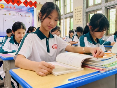 热心勤奋的阳光女孩！记2022年度梅州“新时代好少年”房靖绮