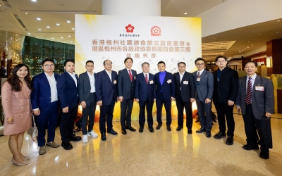 朱少辉拜访五华在港部分乡亲和乡贤企业