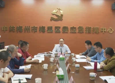 梅县区领导督导检查城区临时建筑示范整治工作